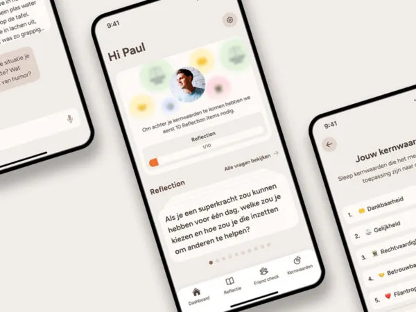 Smartphoneschermen met de interface van een persoonlijke reflectie-app.